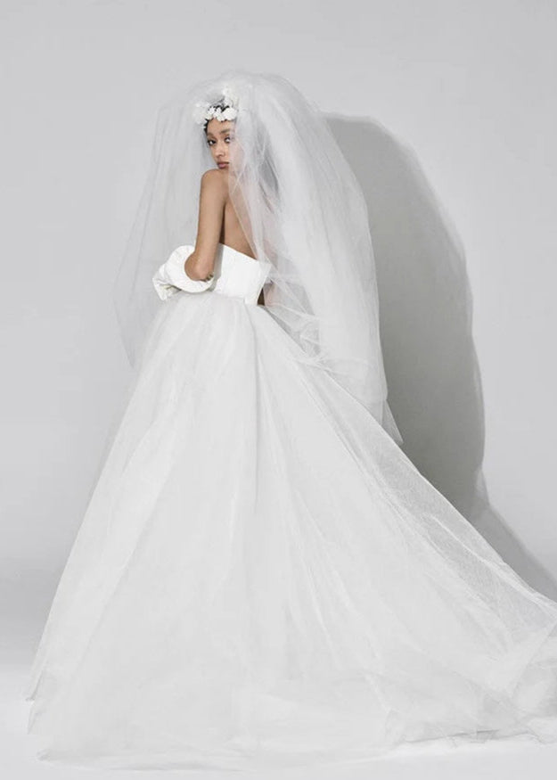 Vera Wang Bride | Sunday Sample Wedding Gown Vera Wang Bride | Sunday Sample Wedding Gown
