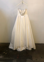 Pronovias | Lynn Sample Wedding Gown