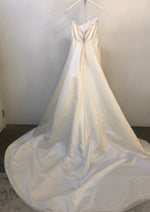 Pronovias | Lynn Sample Wedding Gown