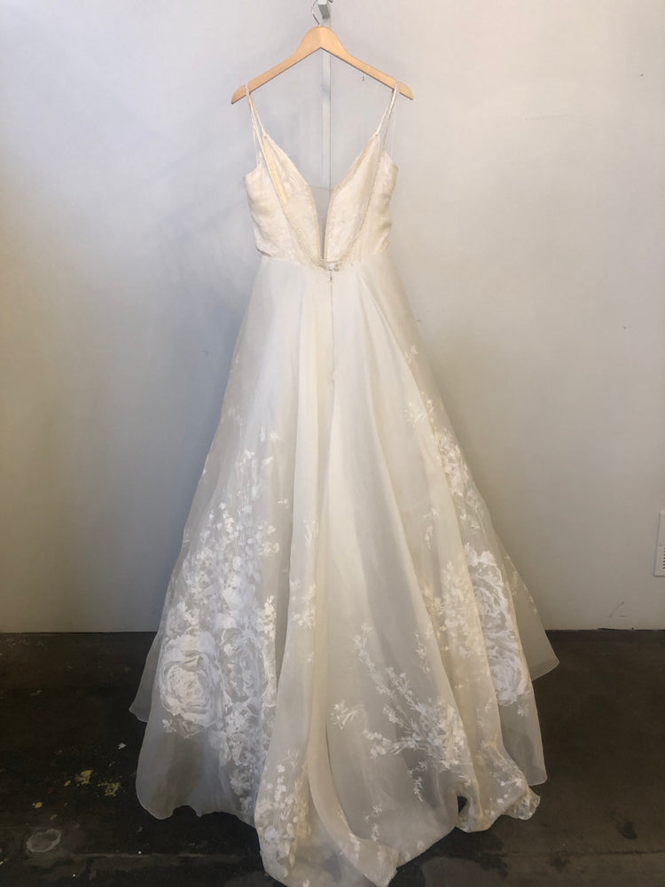 Daalarna Couture | SNT551 Sample Wedding Gown