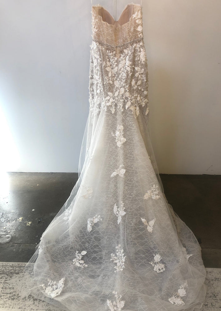 Zavana Couture | ZC313 Sample Wedding Gown
