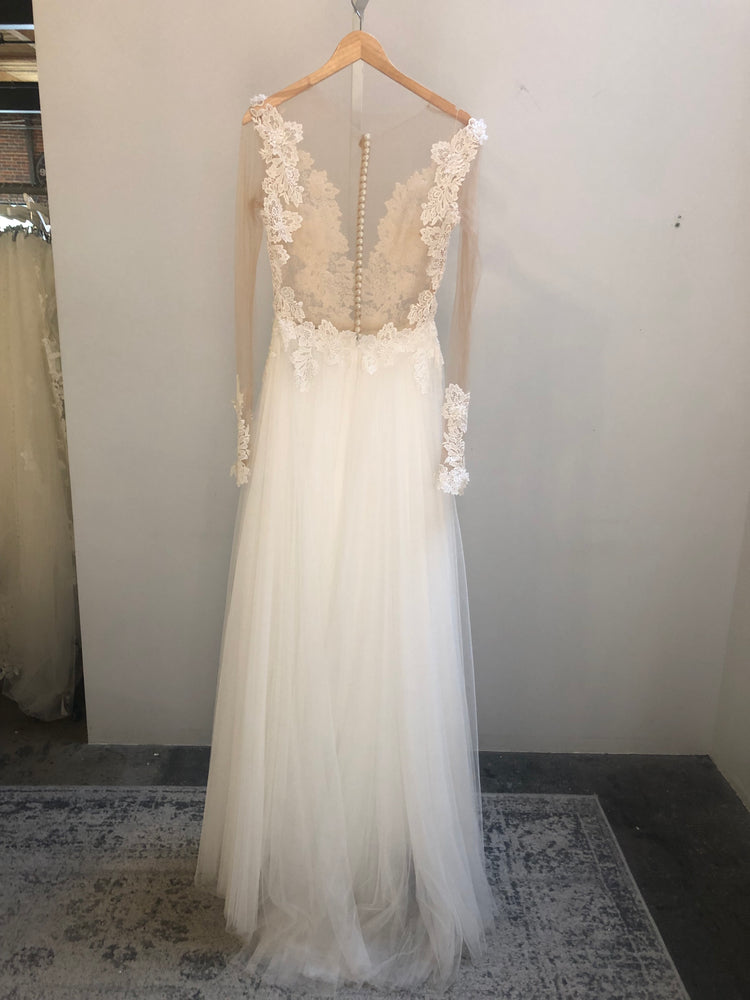 Daalarna Couture | FLK828 Sample Wedding Gown