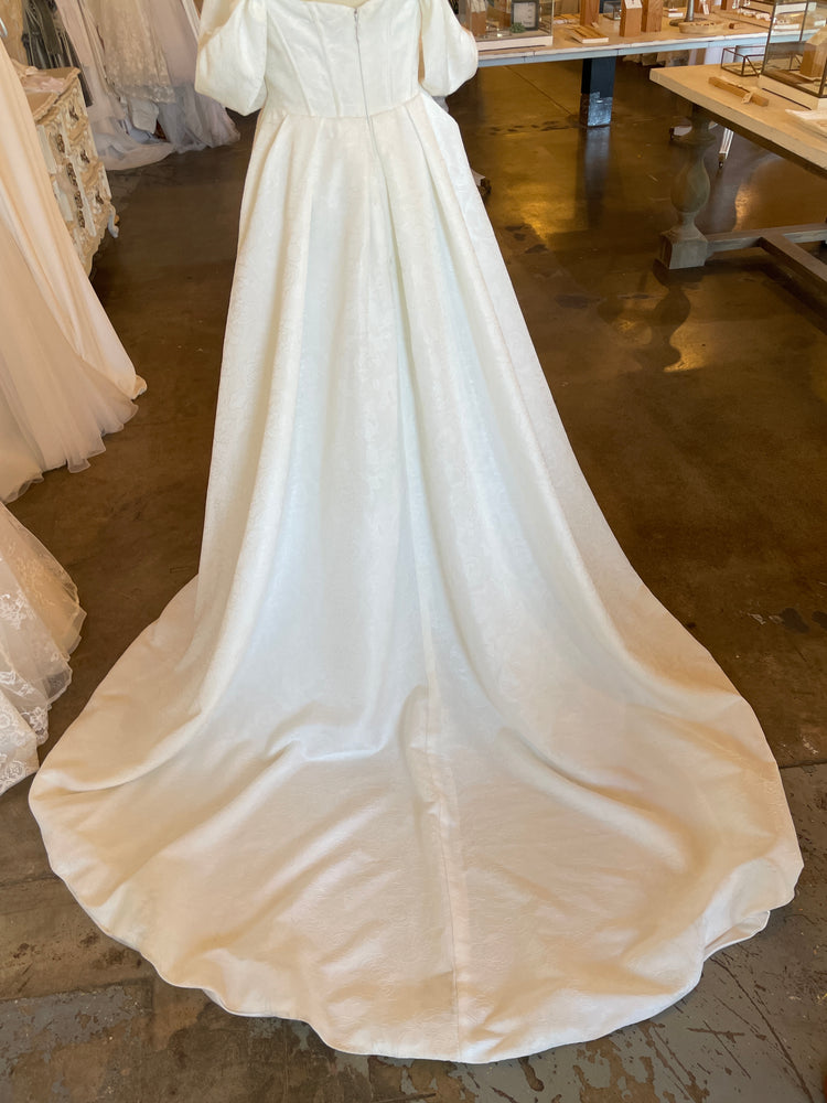 Evie Young | Hartley Sample Wedding Gown