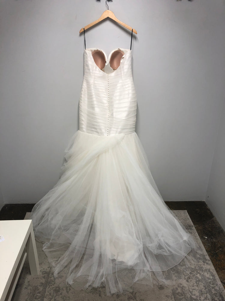 Vera Wang | Mayola Sample Wedding Gown