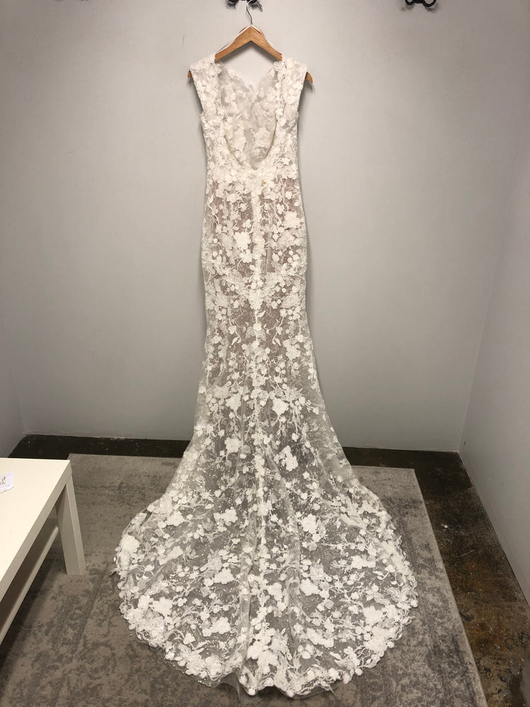 Pronovias | Edeline Sample Wedding Gown