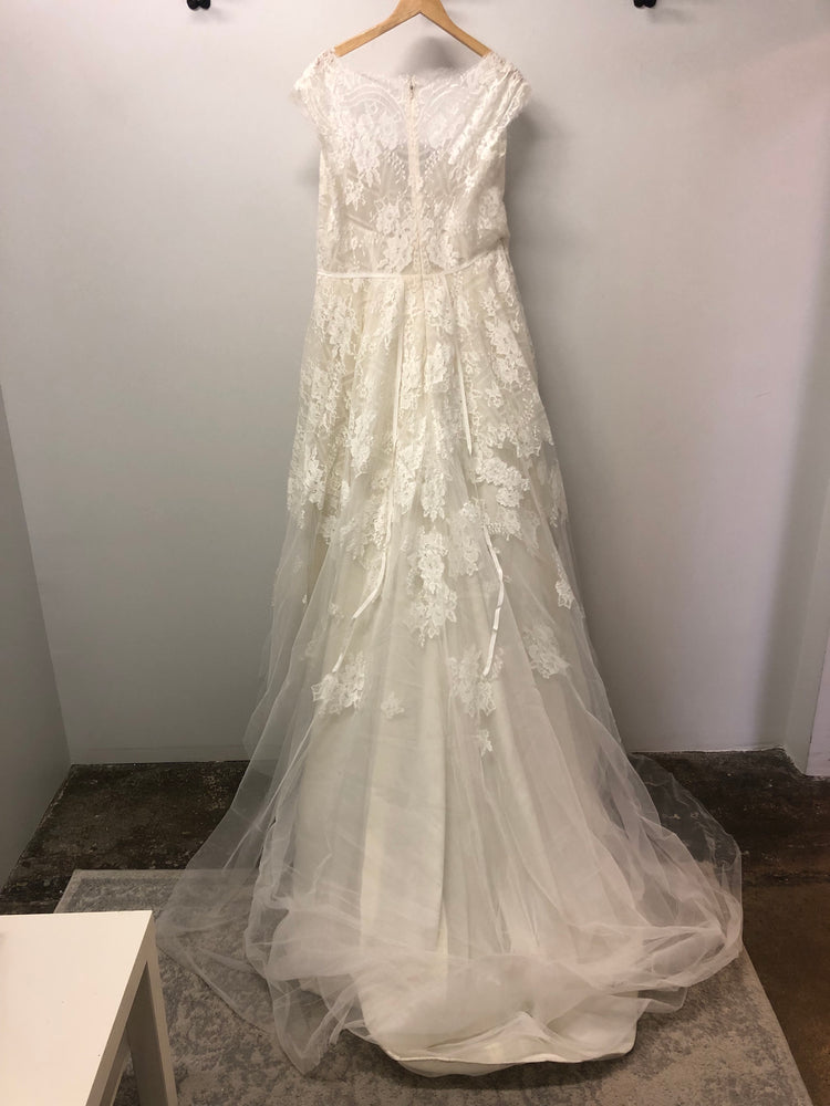 Watters | Aella 66701B Sample Wedding Gown