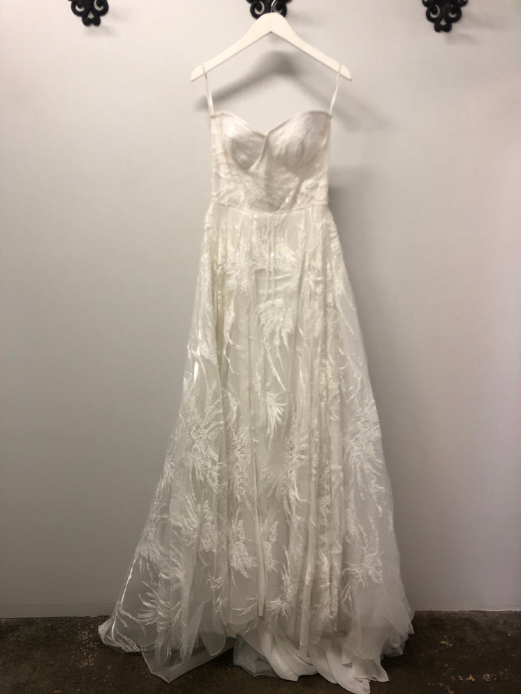 Neta Dover | Gwenn Sample Wedding Gown