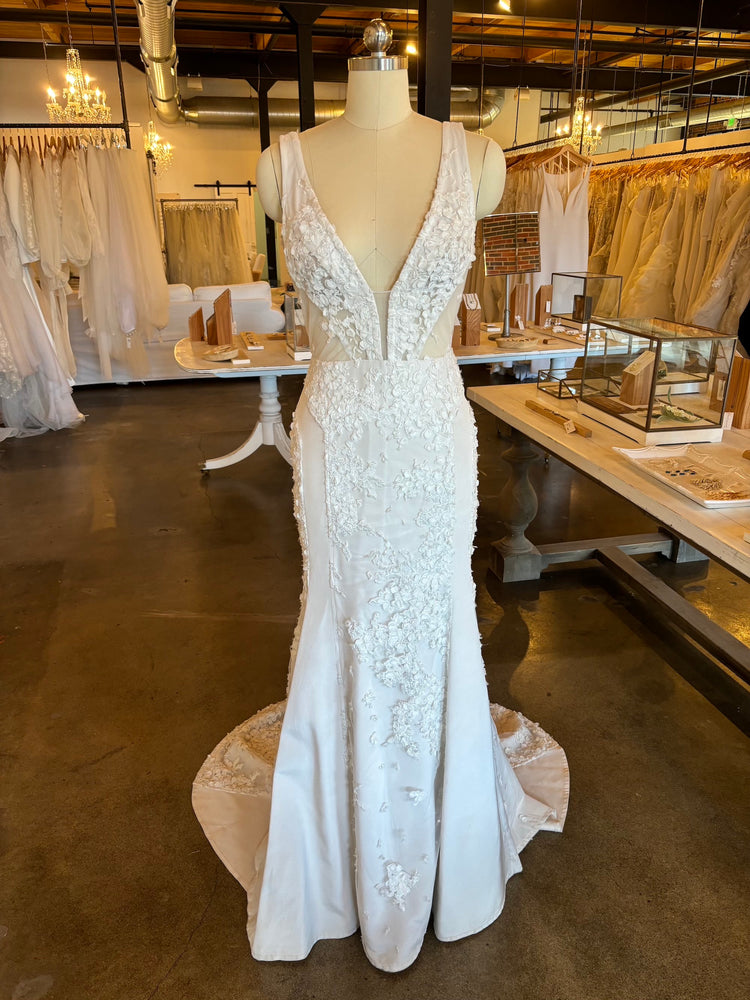 Georgia Young | Fitzroy Sample Wedding Gown