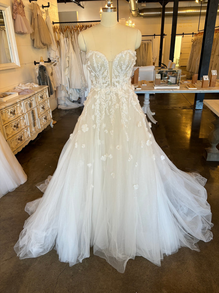 Pronovias | Isabella Sample Wedding Gown