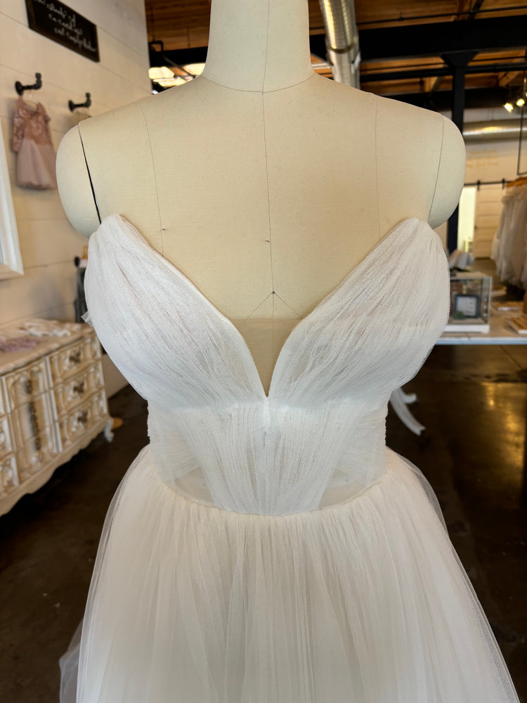 Dreamy Wedding Dress Neckline Inspo