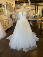 Vera Wang | Isabelina Sample Wedding Gown