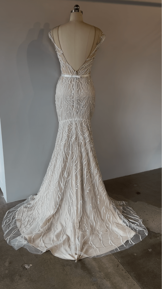 Daalarna | TML643 Sample Wedding Gown