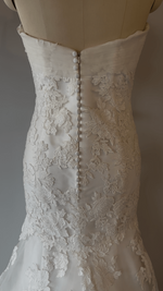 Vera Wang Bride | Ronnie Sample Wedding Gown