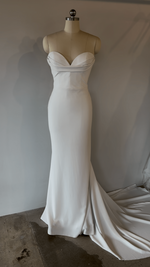 Vera Wang | Amandine Sample Wedding Gown