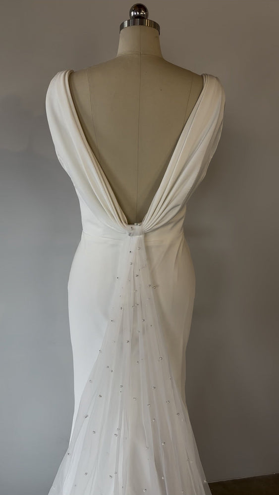 Evie Young | Rae Sample Wedding Gown