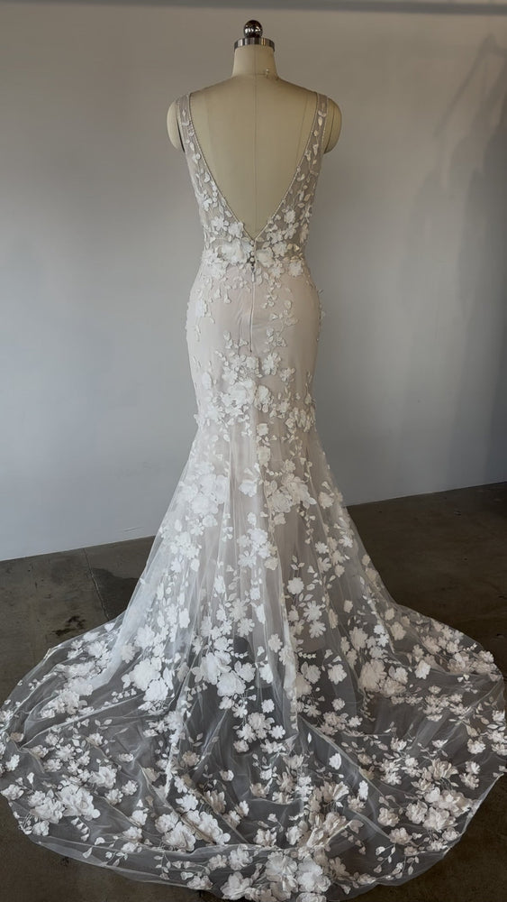 Evie Young | Mira Sample Wedding Gown