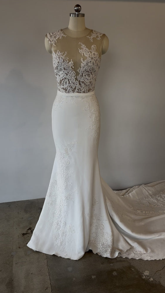 Pronovias | Vicenta Sample Wedding Gown