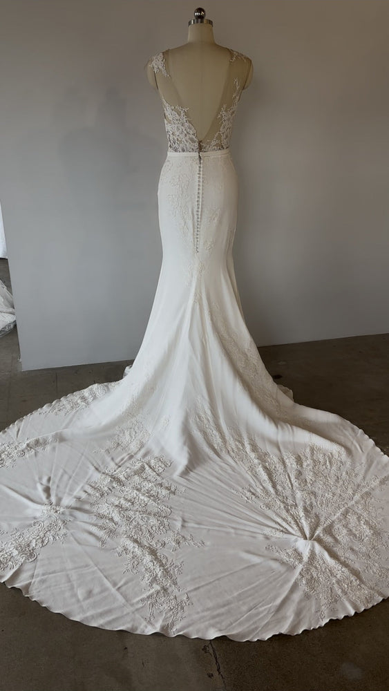 Pronovias | Vicenta Sample Wedding Gown