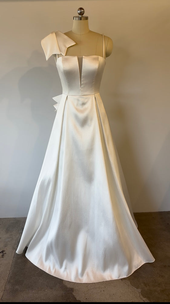 Vera Wang | Promesa Sample Wedding Gown