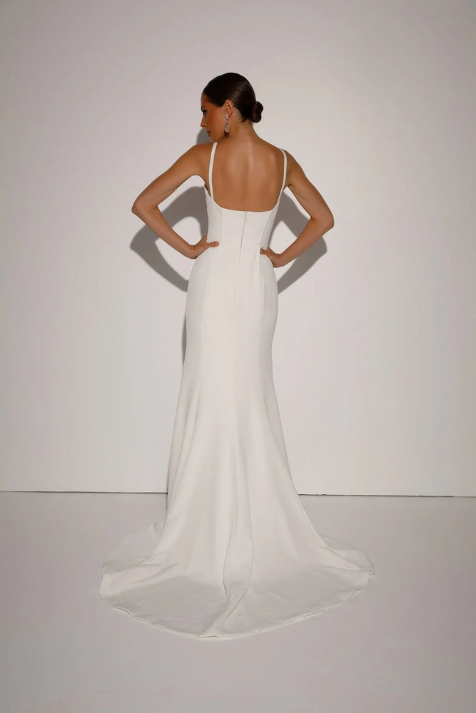 Minimalist Wedding Dress for A lovely bride