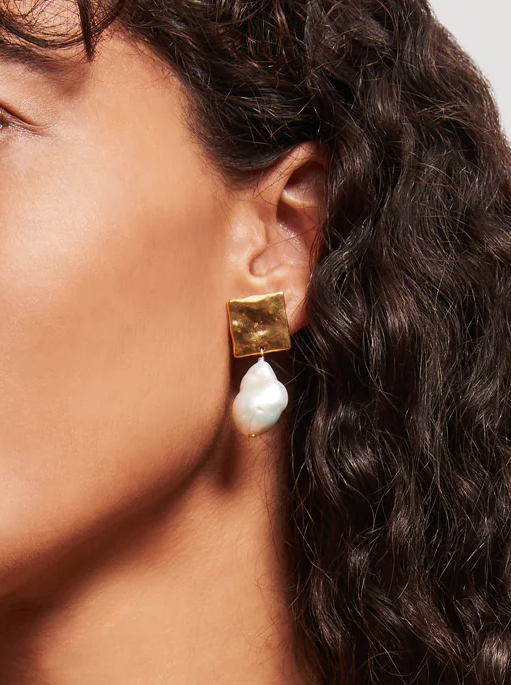 Holiday Edit: Minerva Earrings Gold White Pearl