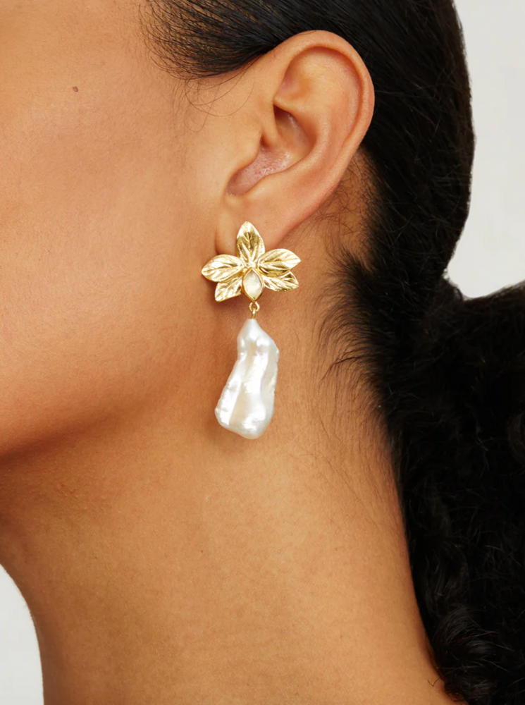 Holiday Edit: Sylve Drop Earrings White Pearl