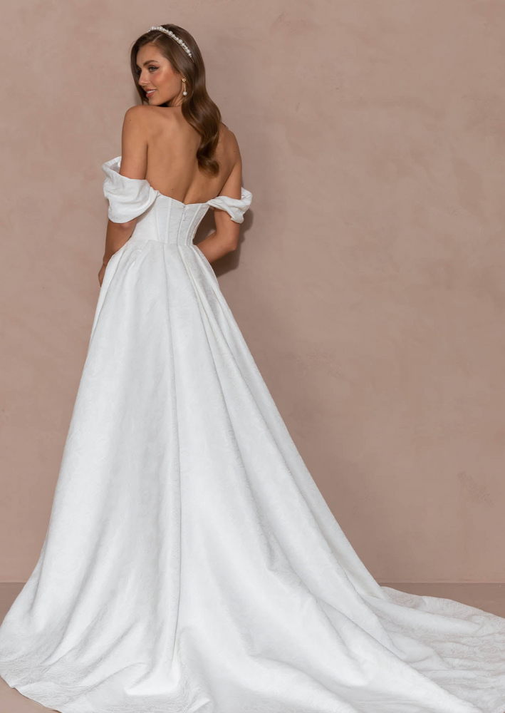 Evie Young | Hartley Sample Wedding Gown