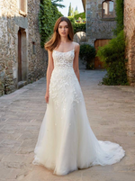 Kelly Featanini | Nyssa Sample Wedding Gown