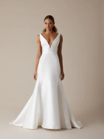 Karen Willis Holmes | Shelly Samantha Sample Wedding Gown