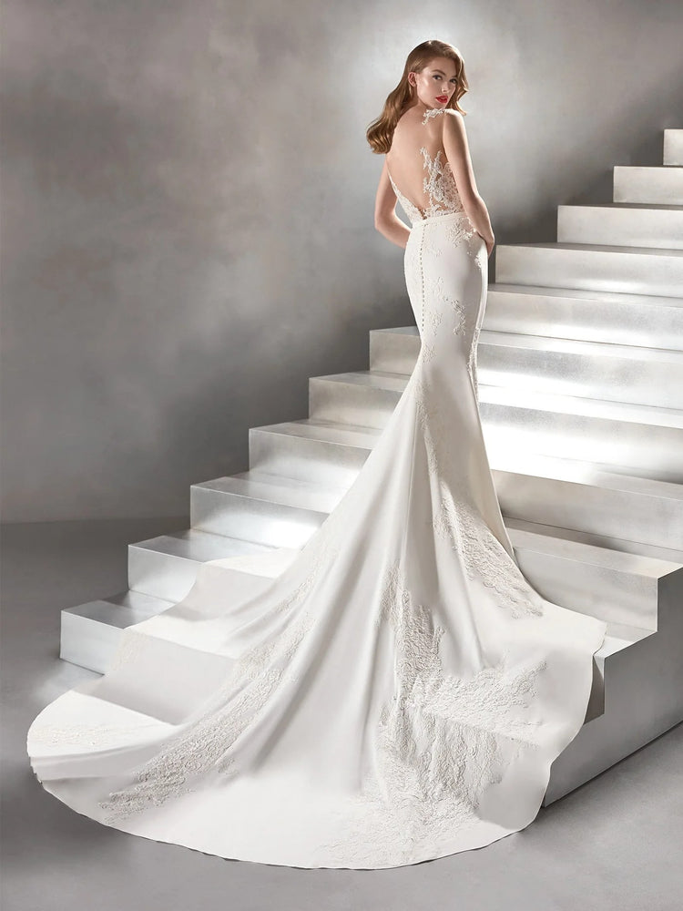 Pronovias | Vicenta Sample Wedding Gown