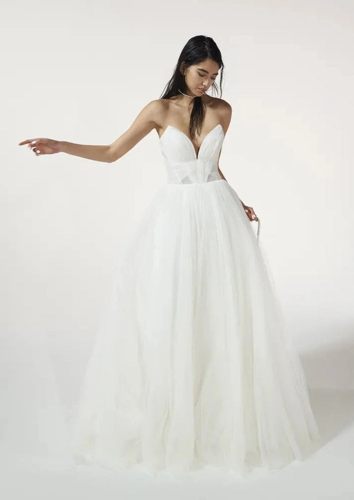 Vera Wang | Fidelina Sample Wedding Gown