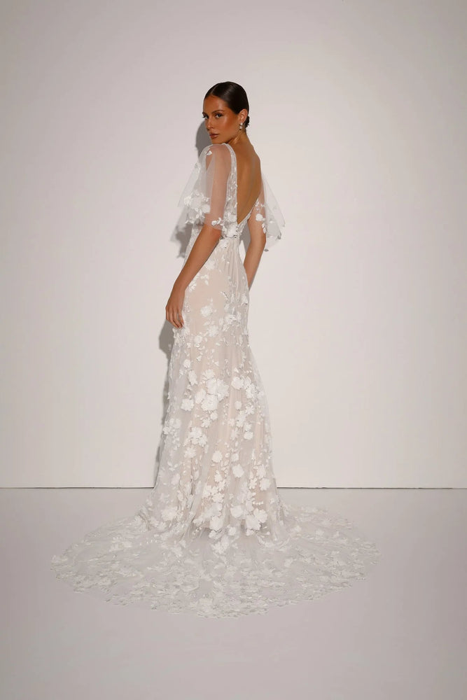Evie Young | Mira Sample Wedding Gown