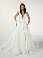 Vera Wang | Mirena Sample Wedding Gown