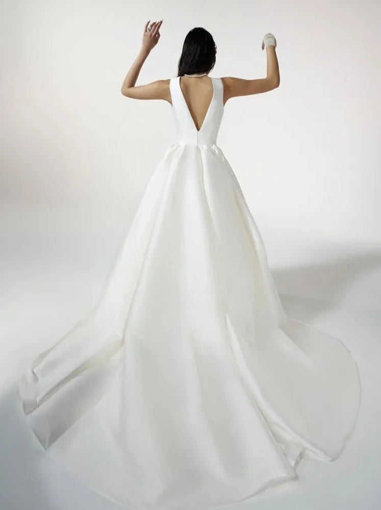 Vera Wang | Mirena Sample Wedding Gown