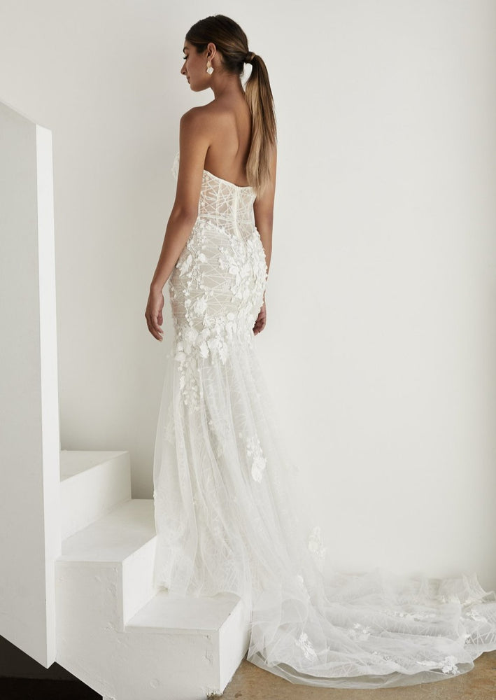 Zavana Couture | ZC313 Sample Wedding Gown