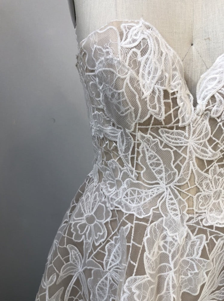 Watters | Sunday Boquet Sample Wedding Gown