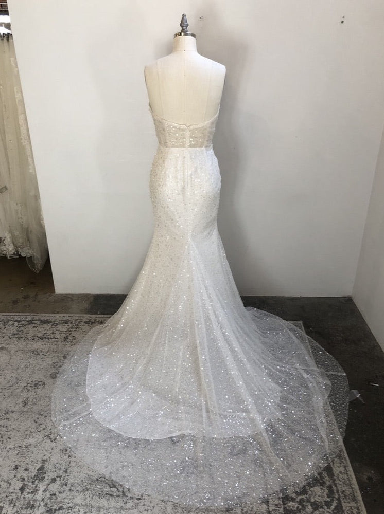 Vera Wang | Lilie Sample Wedding Gown