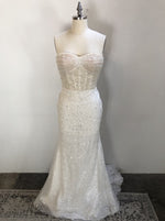 Vera Wang | Lilie Sample Wedding Gown