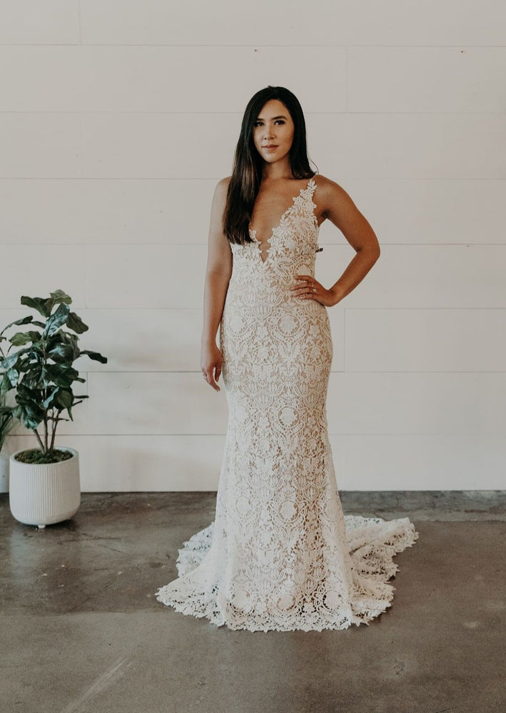 low back lace wedding dress
